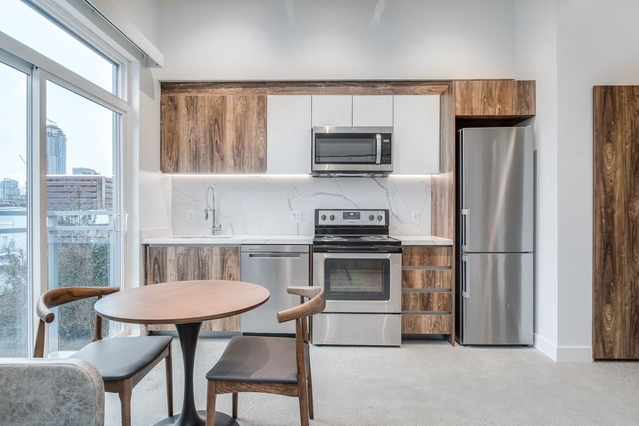 1170 Barclay Street - Photo 9