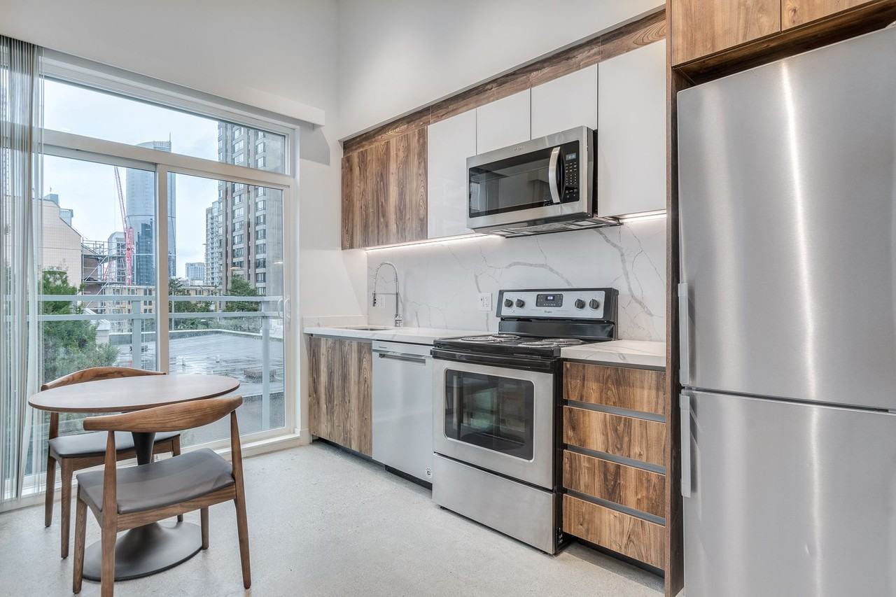 1170 Barclay Street - Photo 10