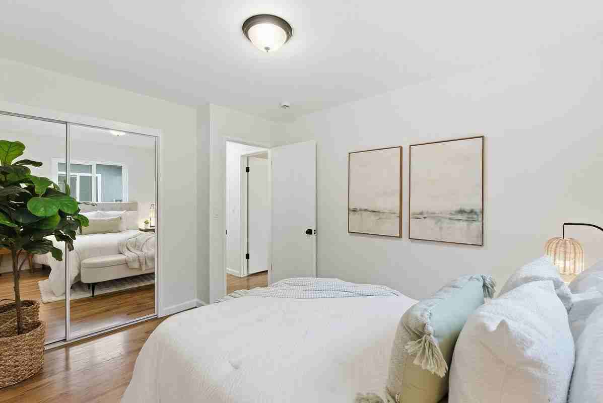 448 Waddington Ave - Photo 3 of 19