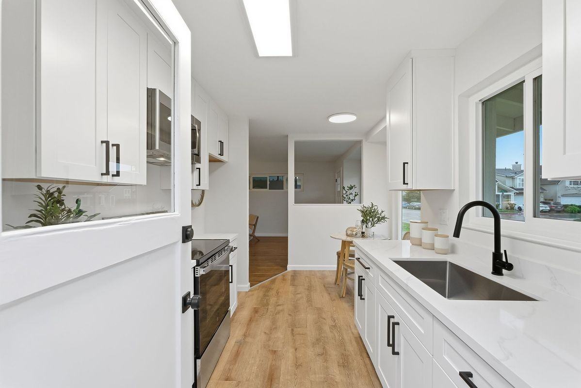 448 Waddington Ave - Photo 5 of 19