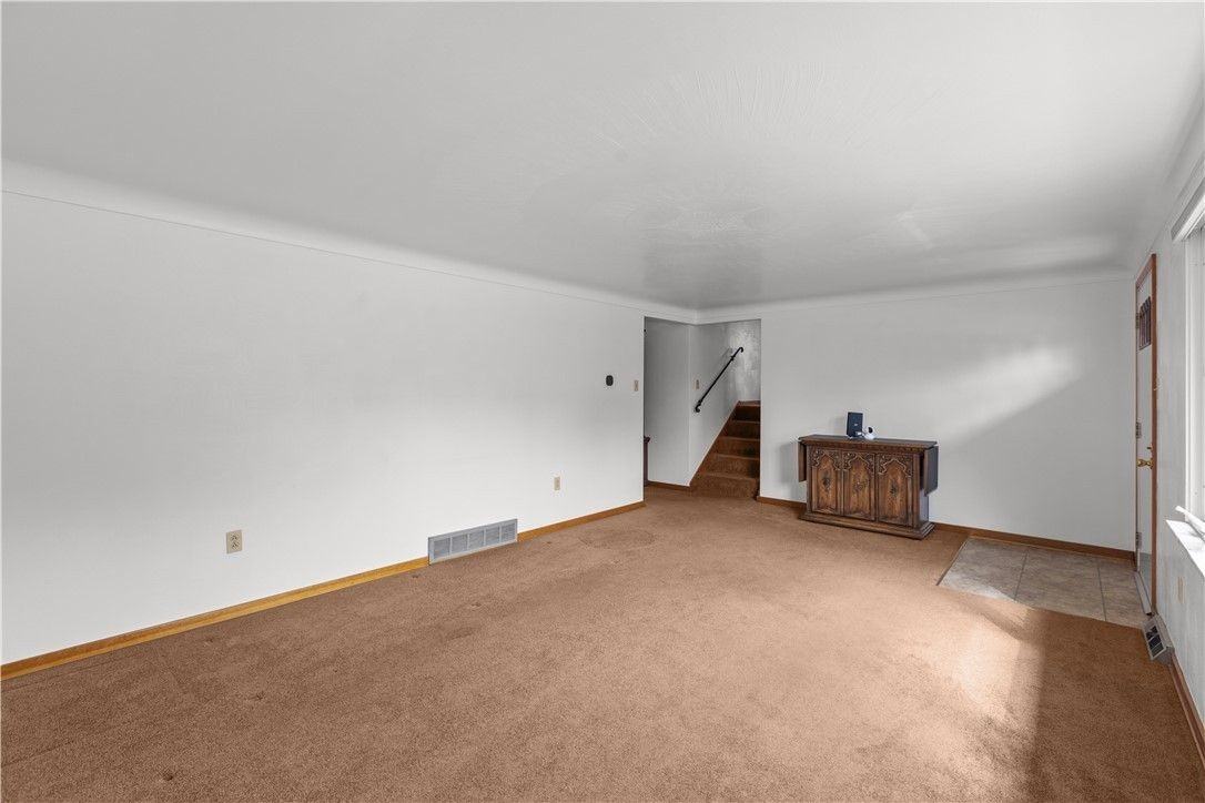 719 12th St - Photo 2 of 10