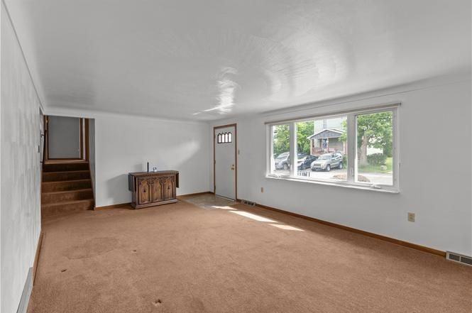 719 12th St - Photo 6 of 10