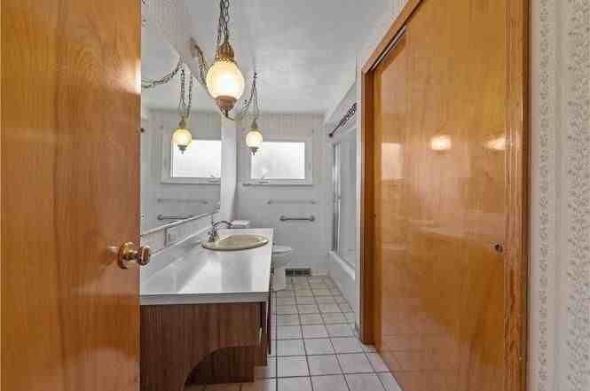 719 12th St - Photo 7 of 10