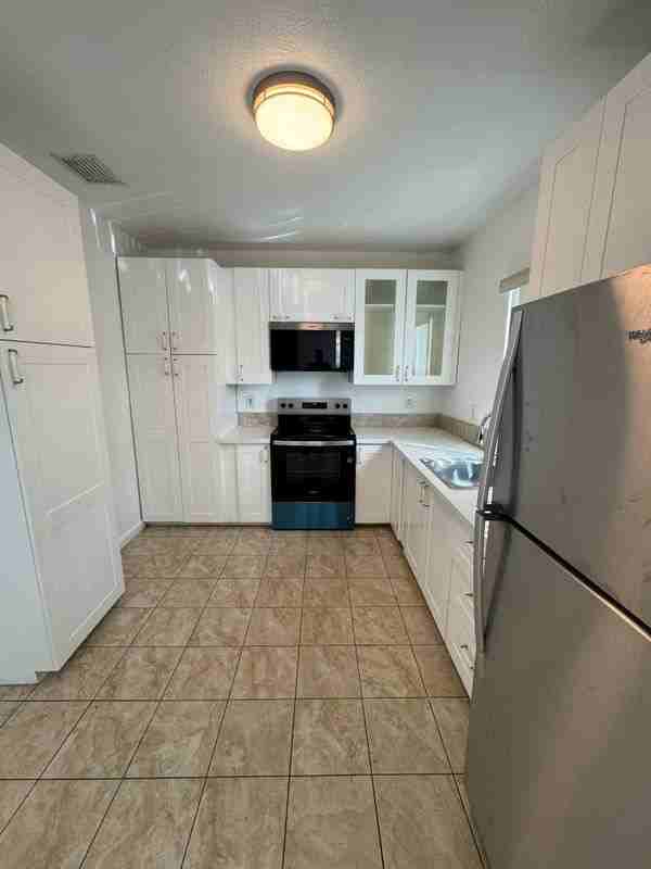 3055 Nw 76th St - Photo 4 of 17