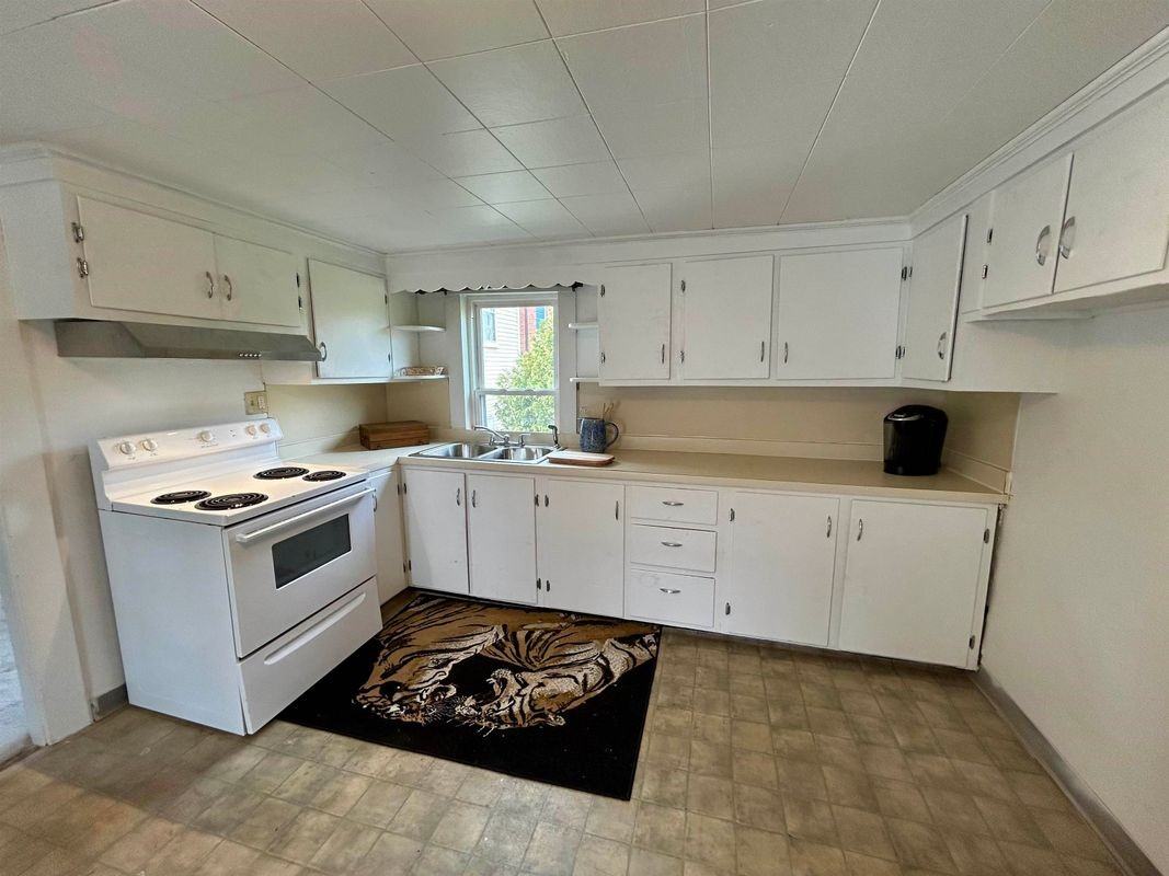61 Silver St ##B - Photo 3 of 20