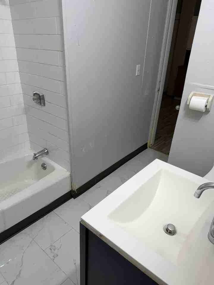 59 Tyler St - Photo 4 of 11