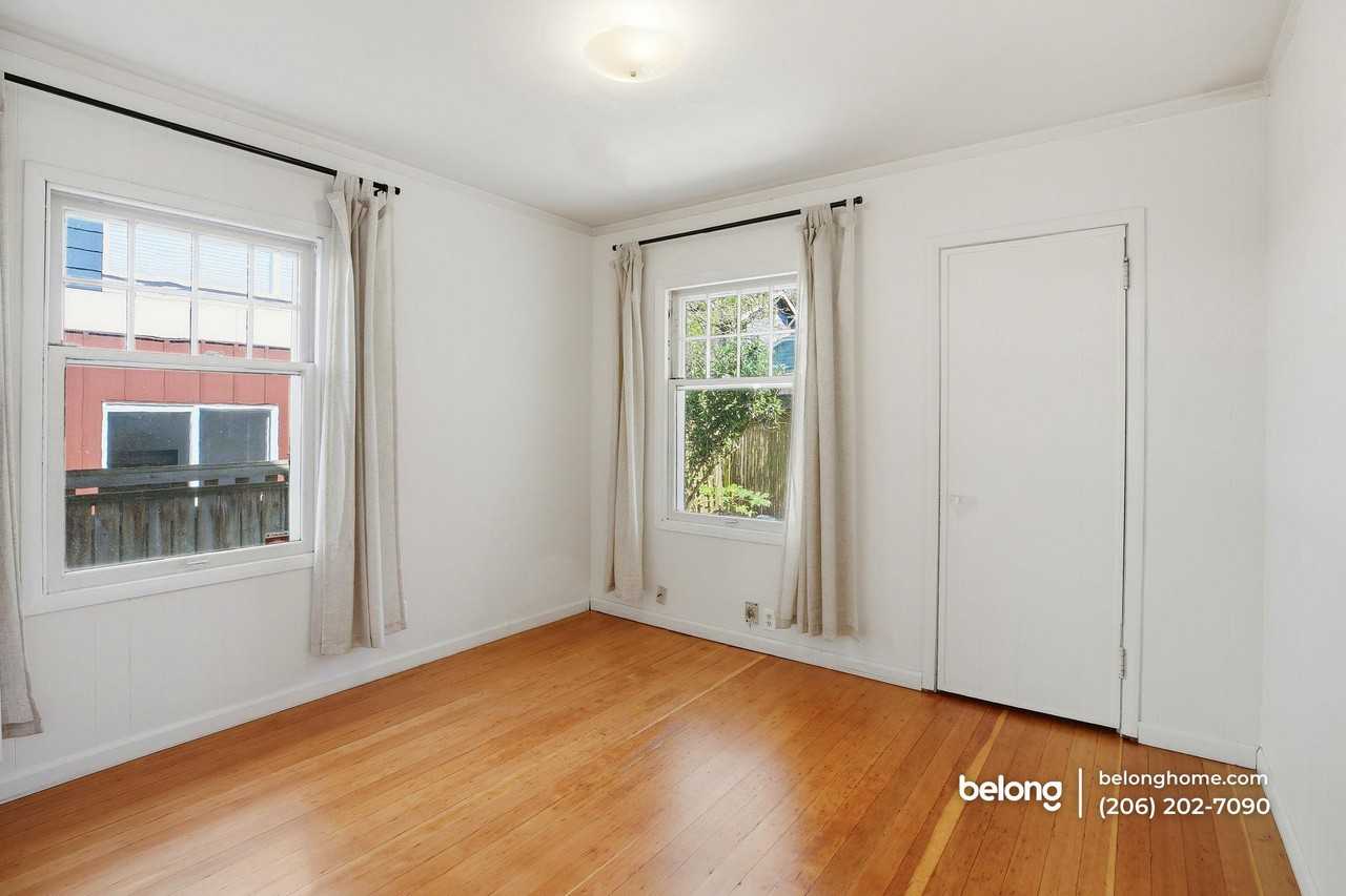 4302 Woodlawn Ave N - Photo 6 of 22