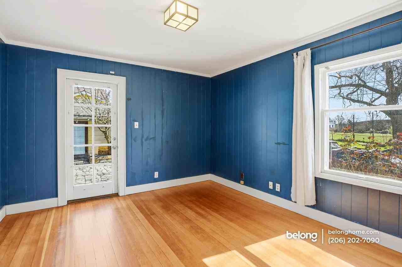 4302 Woodlawn Ave N - Photo 7 of 22