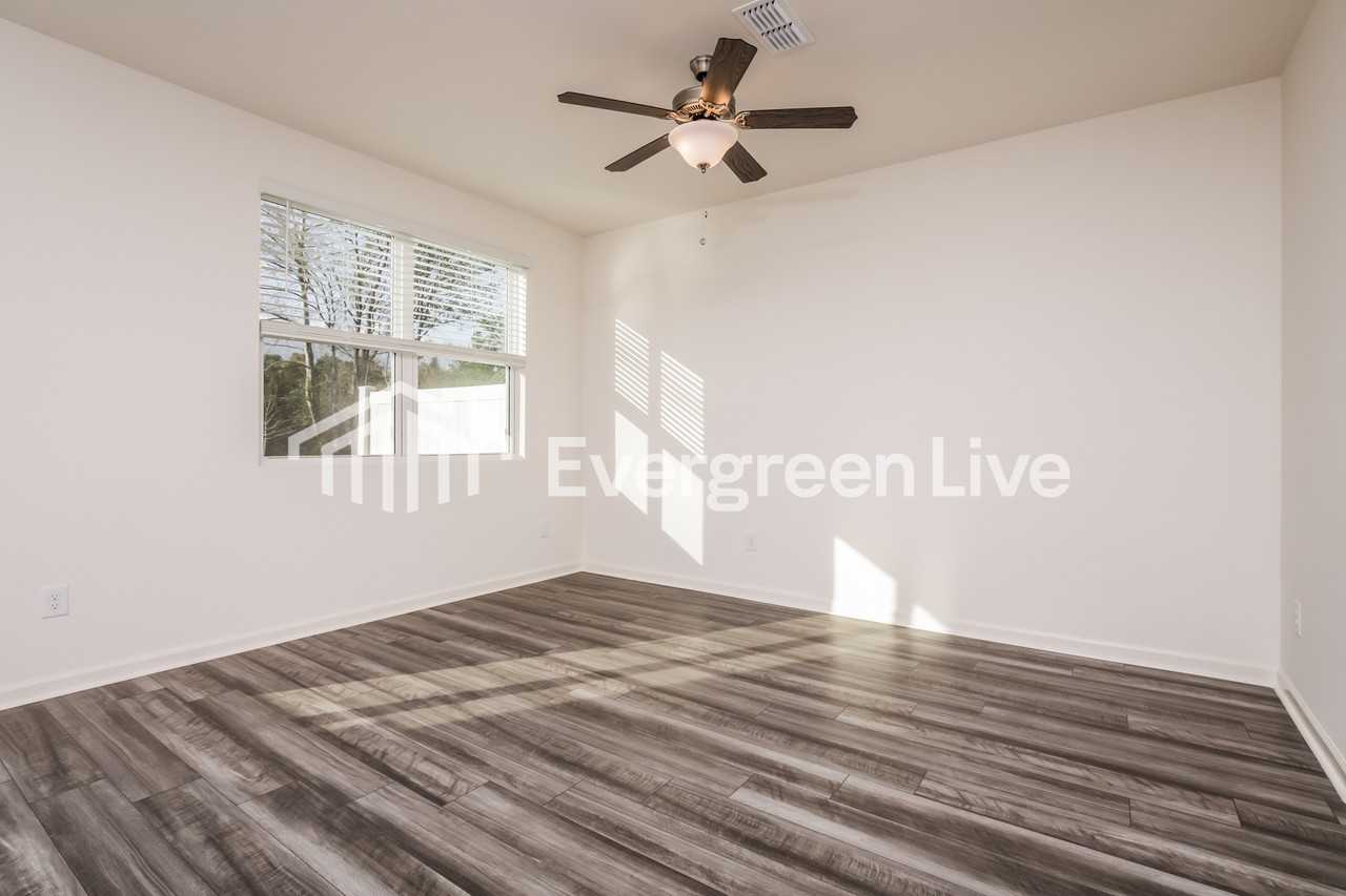 1404 Solace Wy - Photo 2 of 15