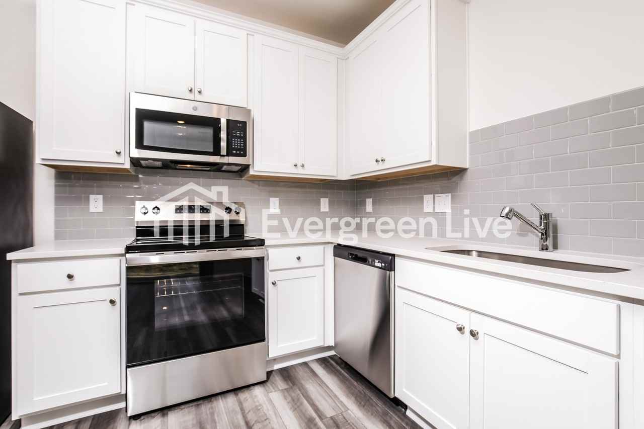 1404 Solace Wy - Photo 6 of 15