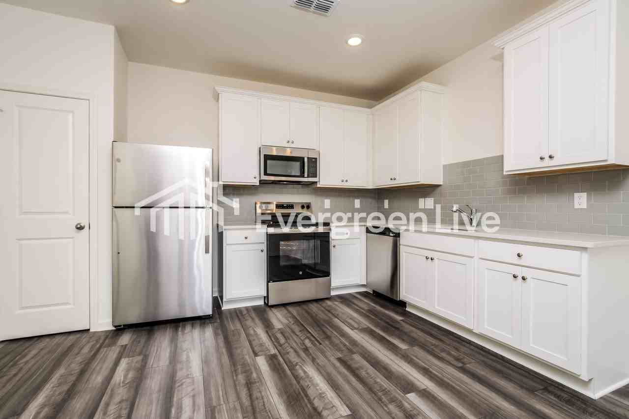 1408 Solace Wy - Photo 5 of 15