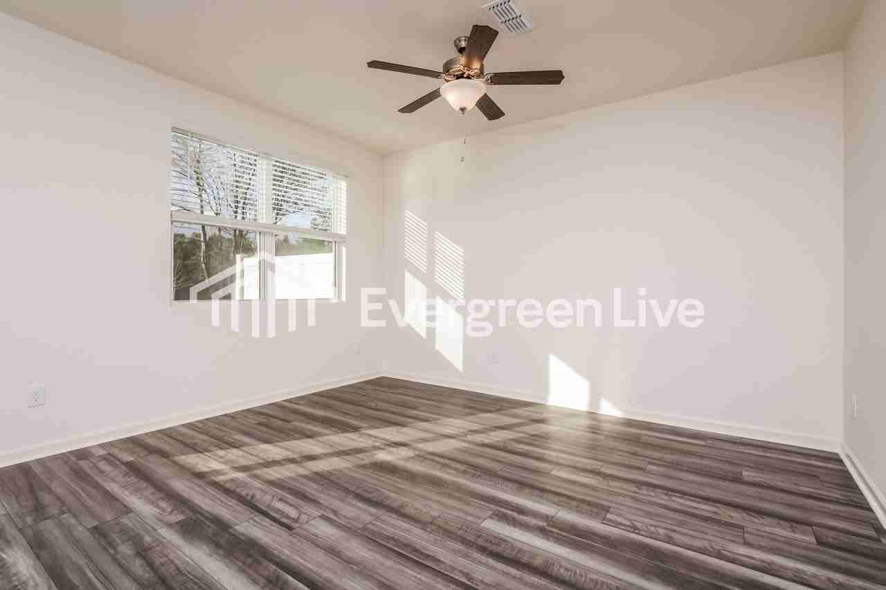 1410 Solace Wy - Photo 2 of 15