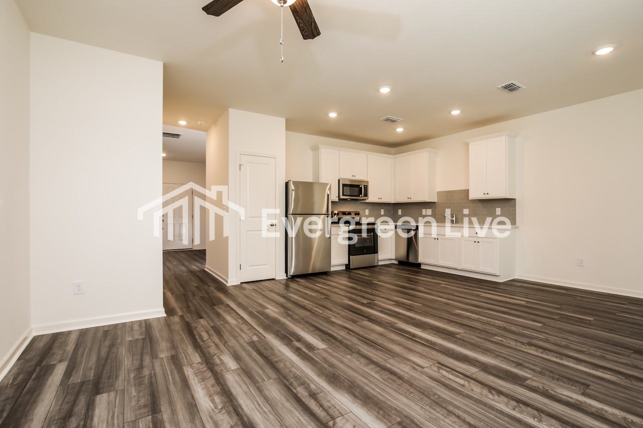 1412 Solace Way - Photo 3 of 15