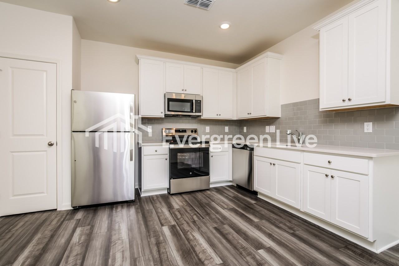 1412 Solace Way - Photo 5 of 15