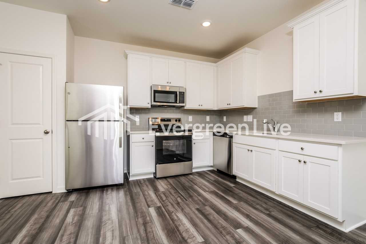 1414 Solace Wy - Photo 5 of 15