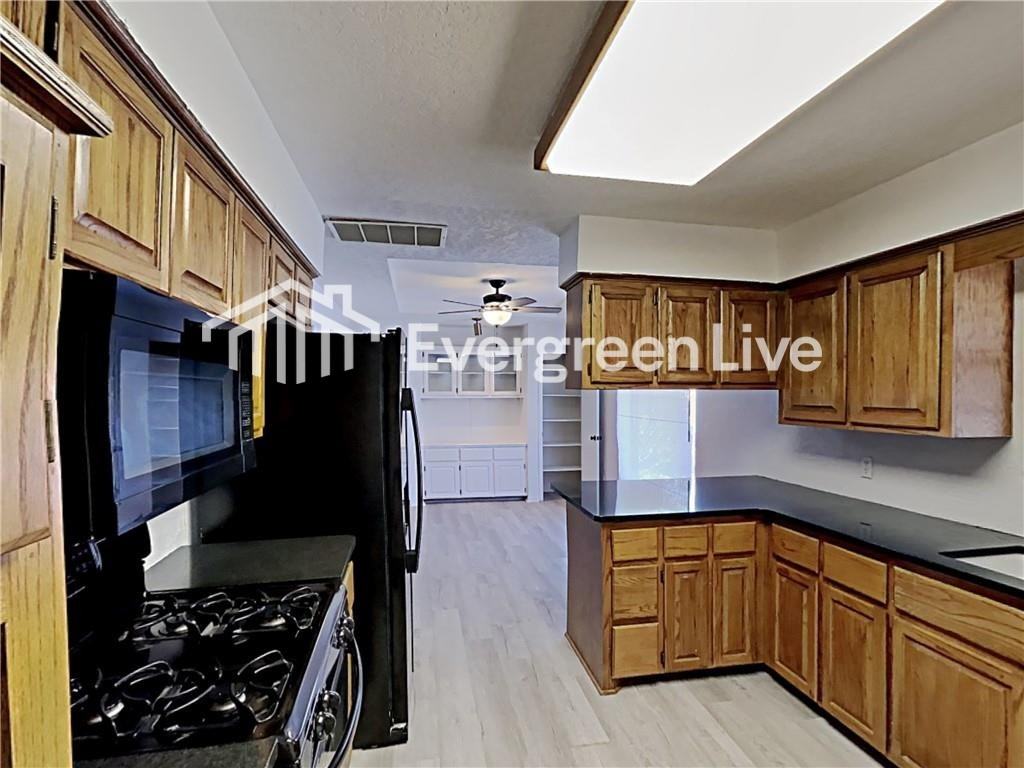 305 N Grand Fork Dr - Photo 4 of 6