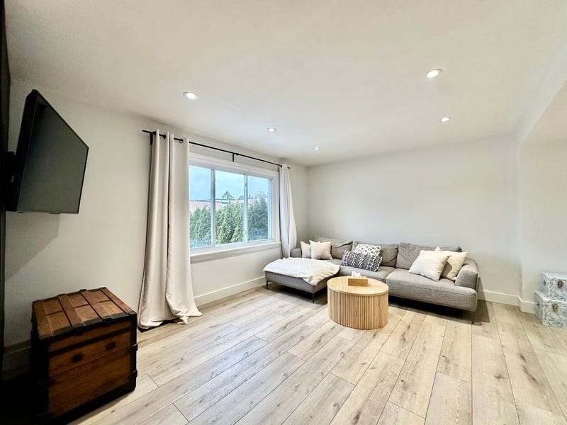 856 Cummings Ave - Photo 3 of 14