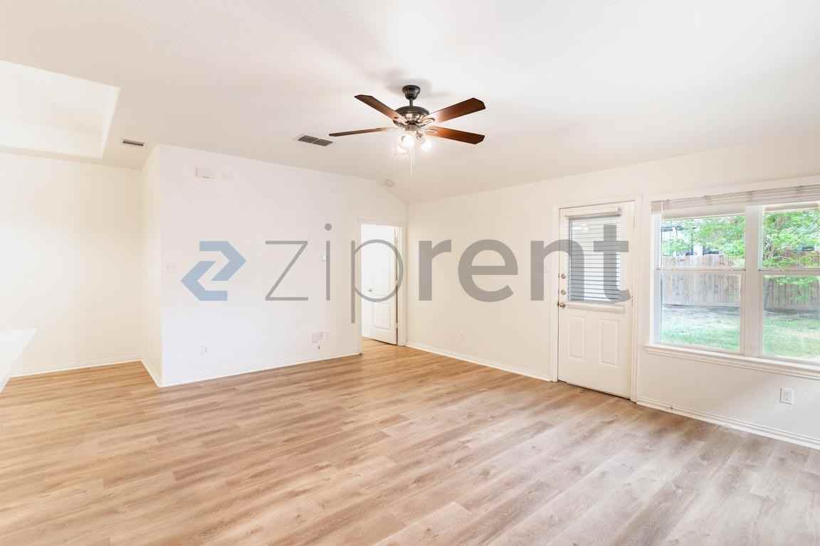 232 Strawberry Blonde Dr - Photo 4 of 29