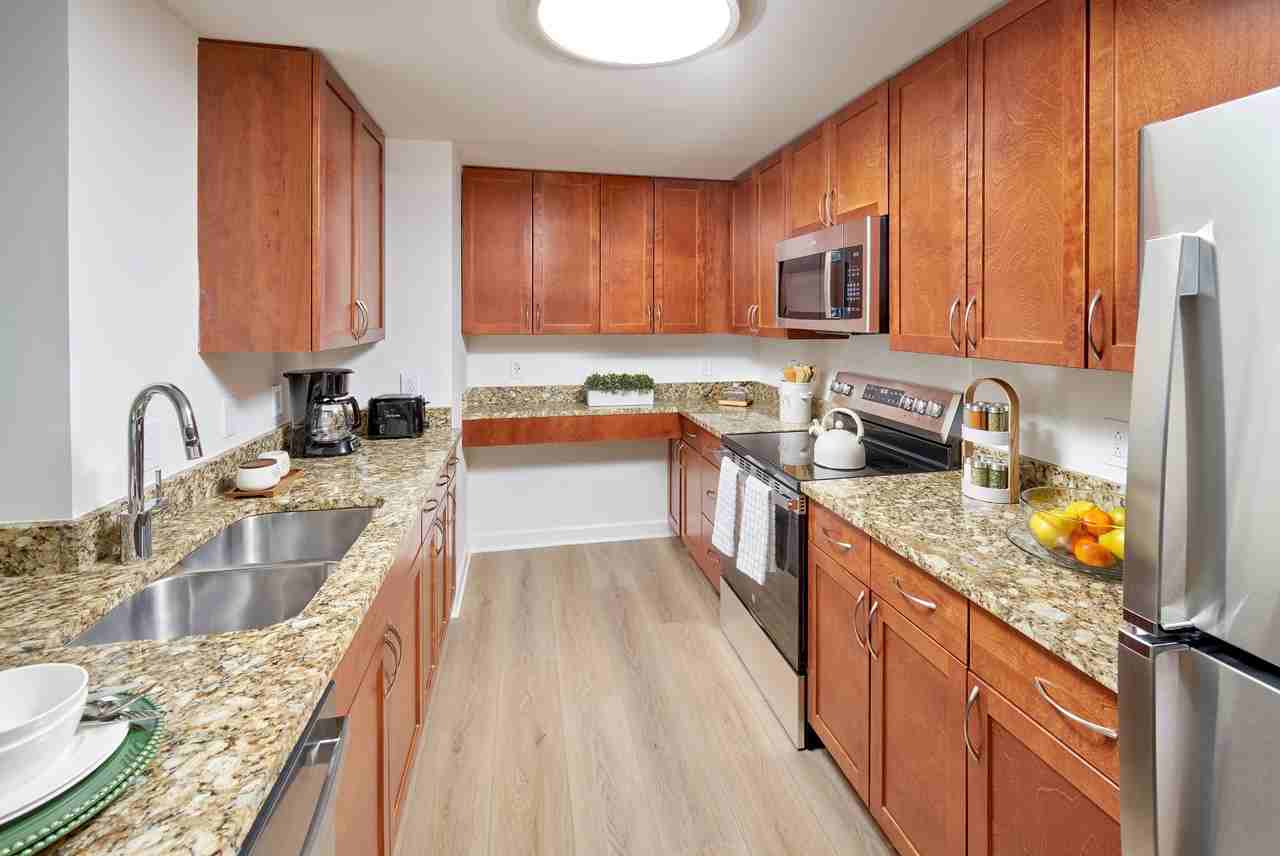 Meridian at Eisenhower - Photo 6 of 50