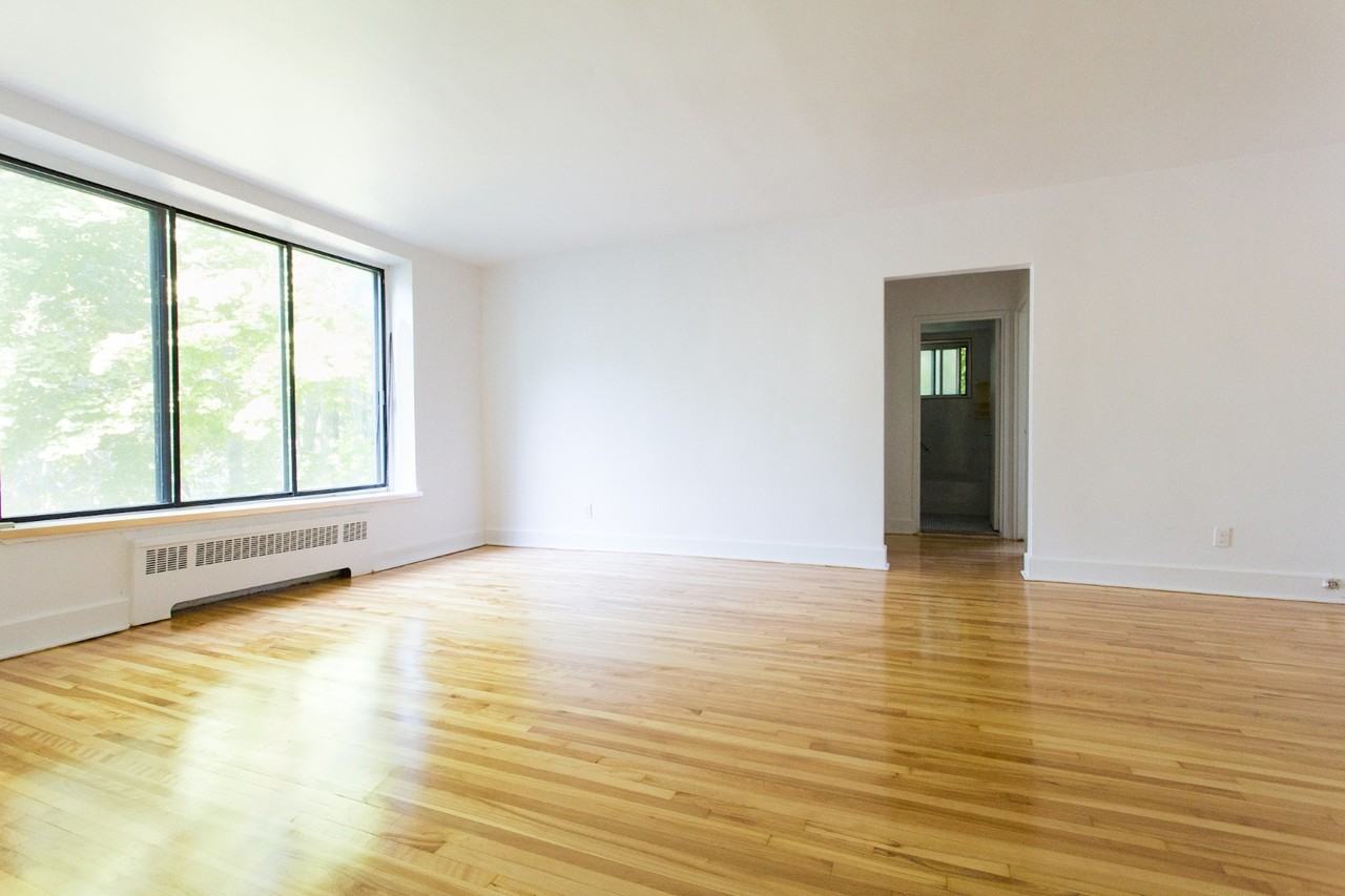 6001 Ch De La Côte-Saint-Luc — photo 1
