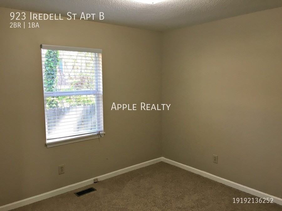 923 Iredell St Apt B #b - Photo 2 of 10