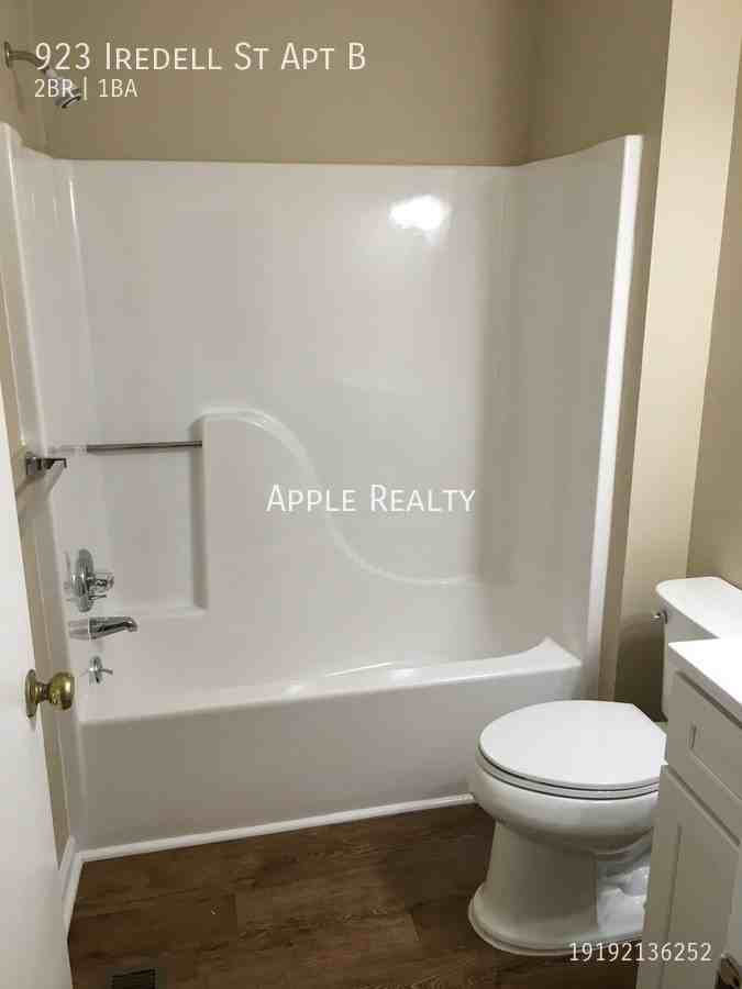 923 Iredell St Apt B #b - Photo 3 of 10