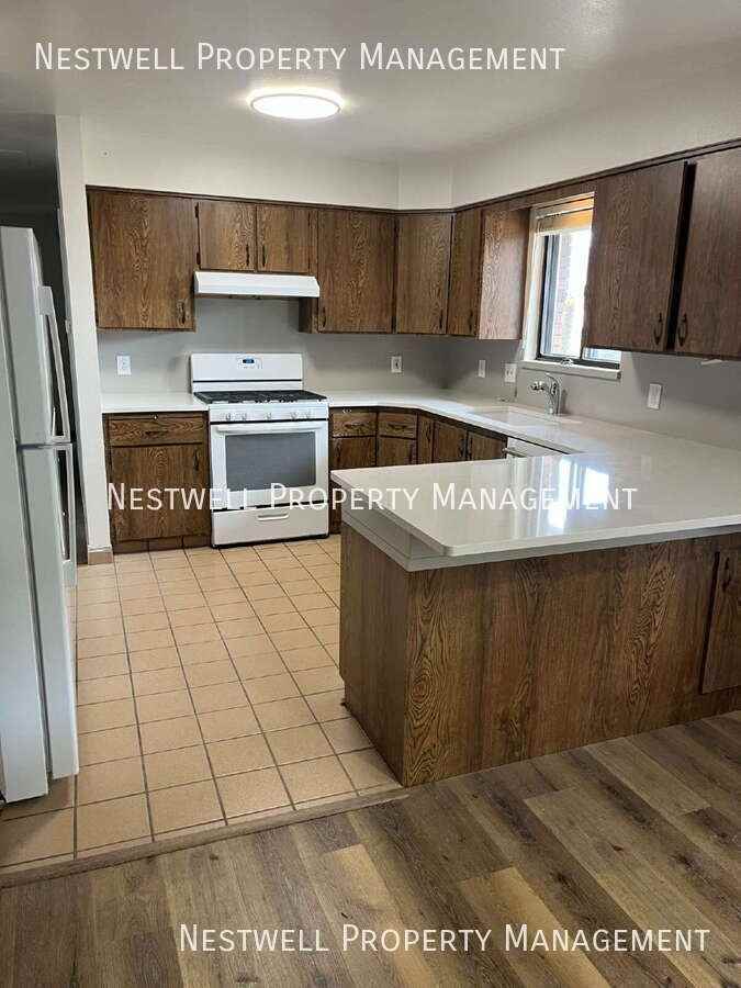 893 W 1500 N - Photo 3 of 34