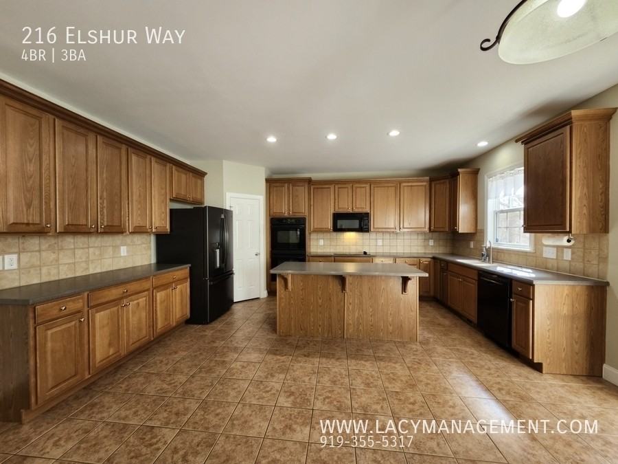 216 Elshur Way - Photo 6 of 28