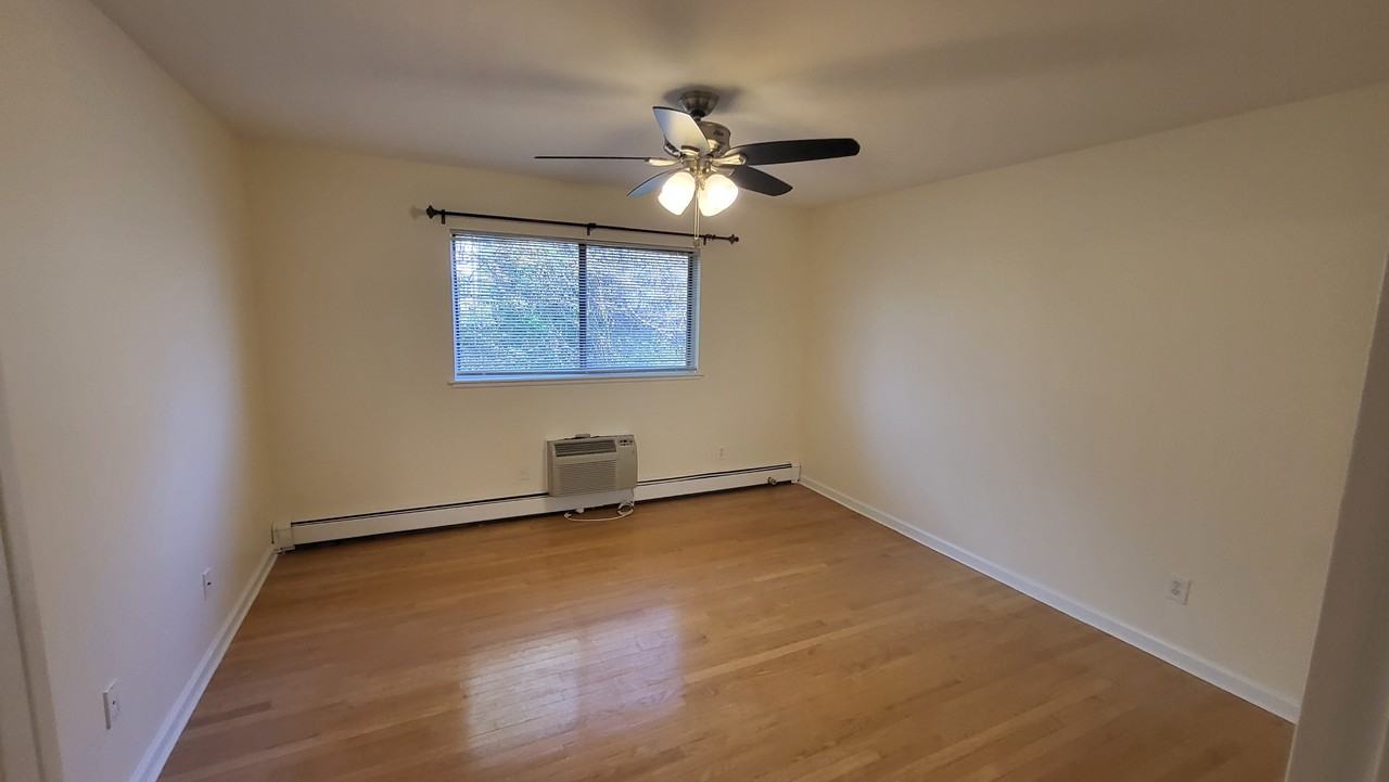 235 Henry Ave #11L - Photo 3 of 11