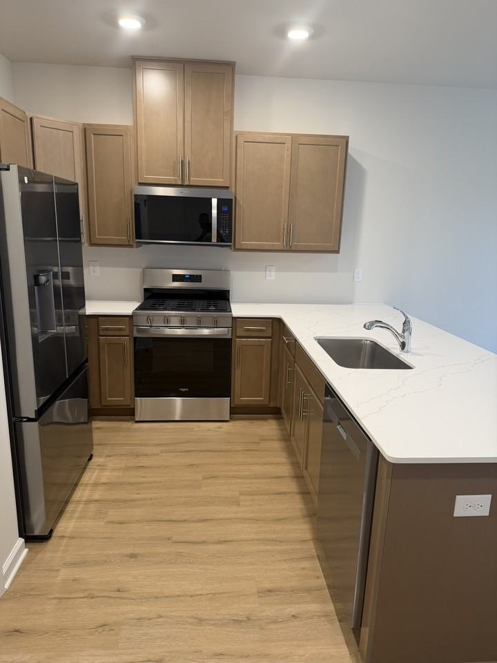 38 Roberts Dr #1 - Photo 6 of 35