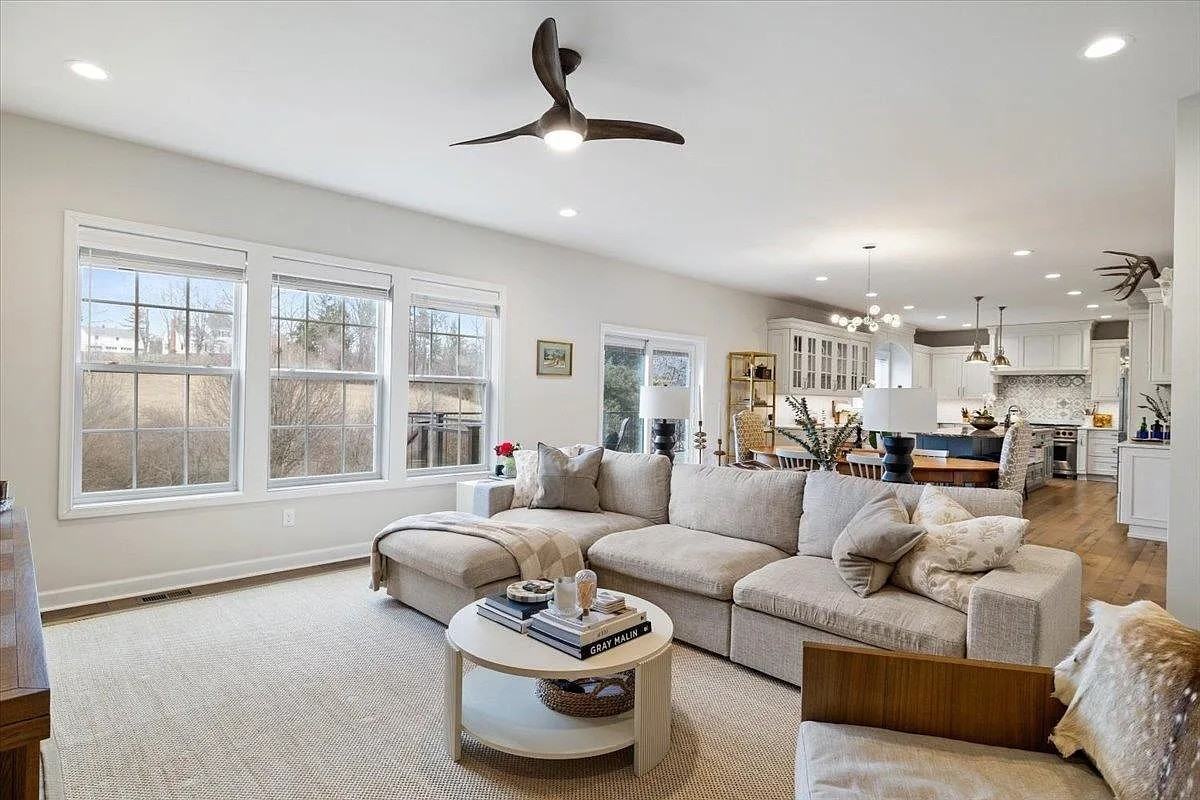 840 Jefferson Cir #NA - Photo 2 of 39