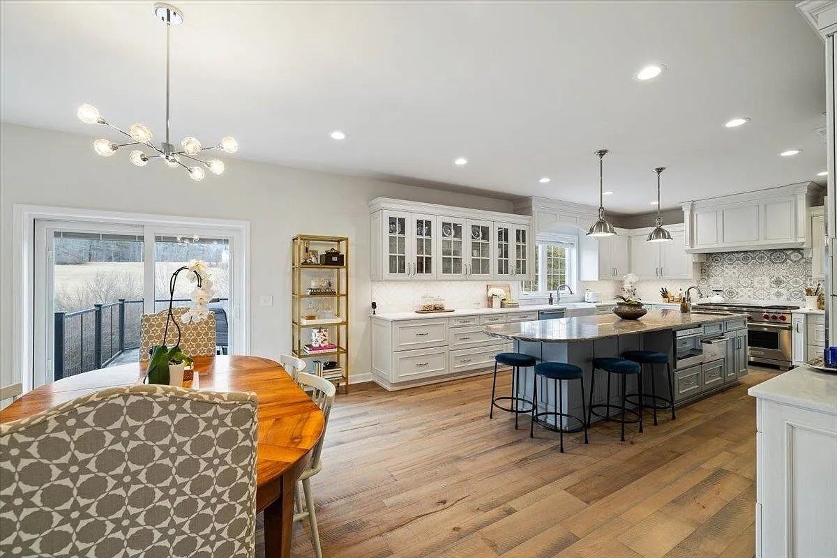 840 Jefferson Cir #NA - Photo 4 of 39