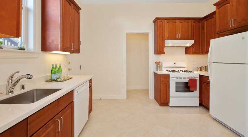 332 6th Ave - Photo 7 of 19