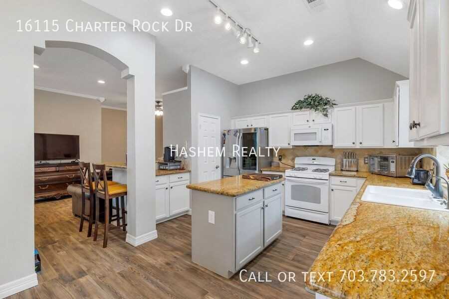 16115 Charter Rock Dr - Photo 2 of 15