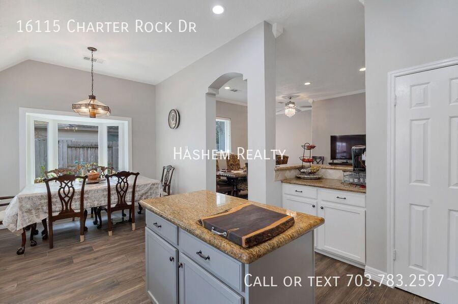 16115 Charter Rock Dr - Photo 3 of 15