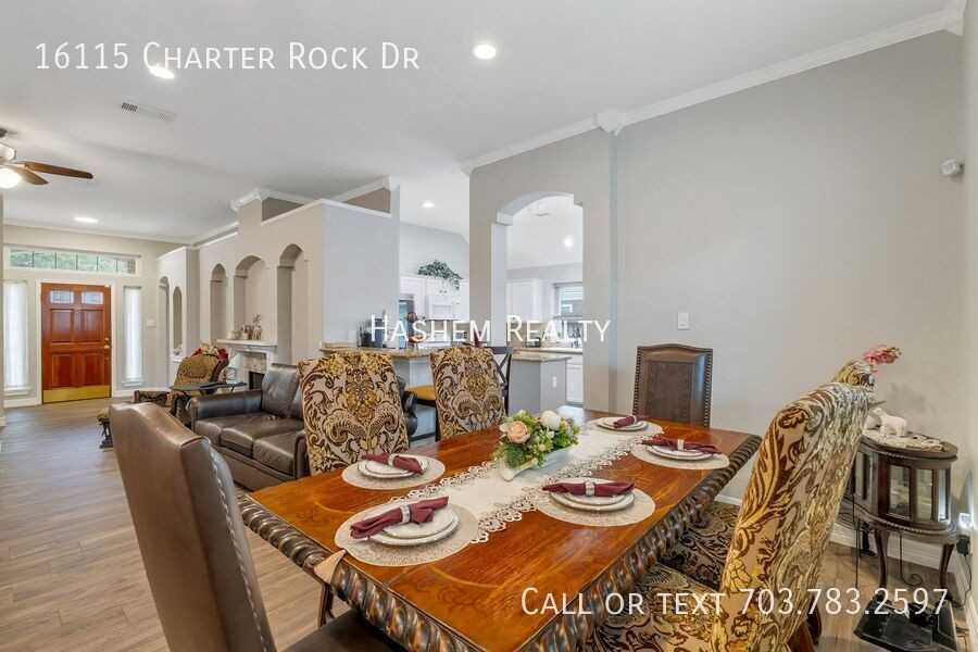 16115 Charter Rock Dr - Photo 4 of 15