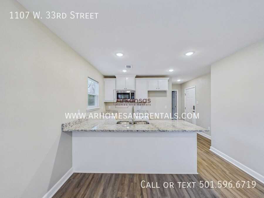 1107 W 33rd St - Photo 4 of 11