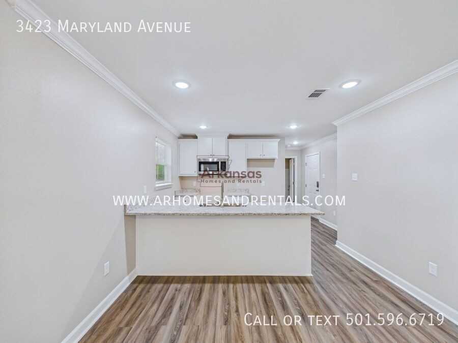 3423 Maryland Ave - Photo 4 of 12