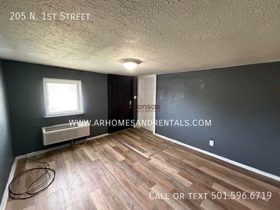 205 N 1st St - Photo 7 of 9