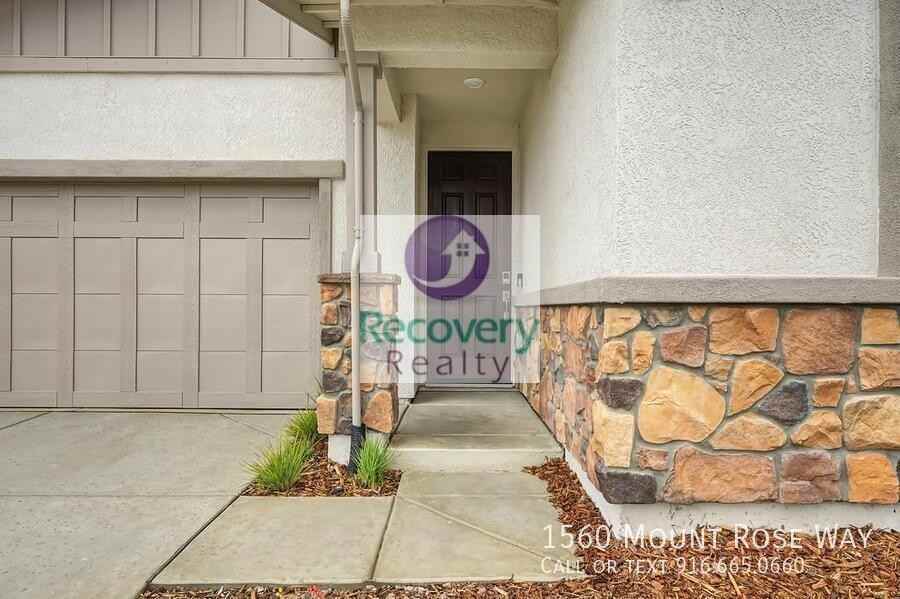 1560 Mount Rose Ln - Photo 4 of 29