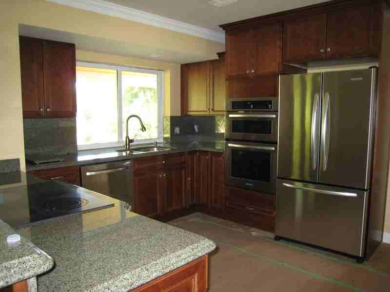 1 Se Sharon St - Photo 4 of 15