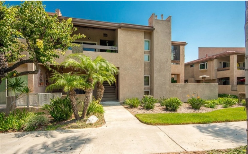 16891 Bluewater Ln - Photo 2 of 50