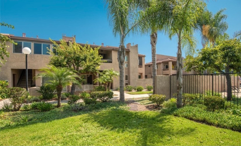 16891 Bluewater Ln - Photo 4 of 50