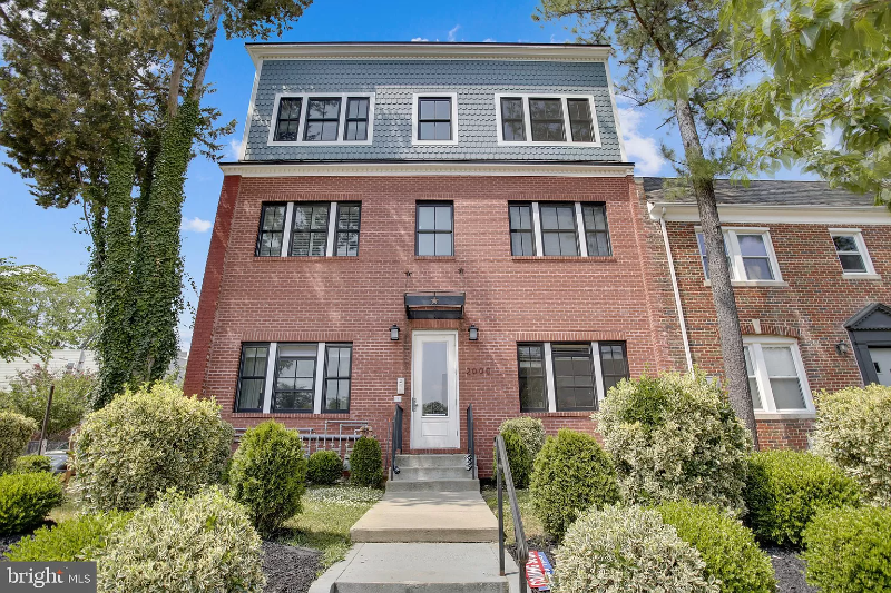 2000 D St Ne - Photo 2 of 5