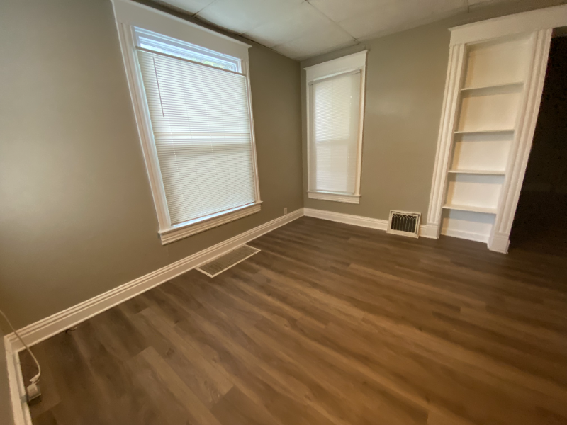 901 W 6th St #A - Photo 3 of 9