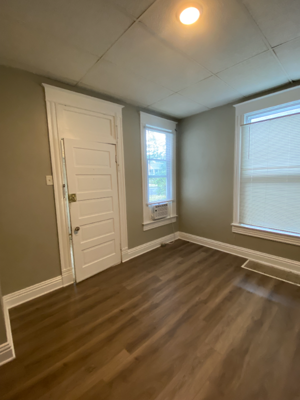 901 W 6th St #A - Photo 5 of 9