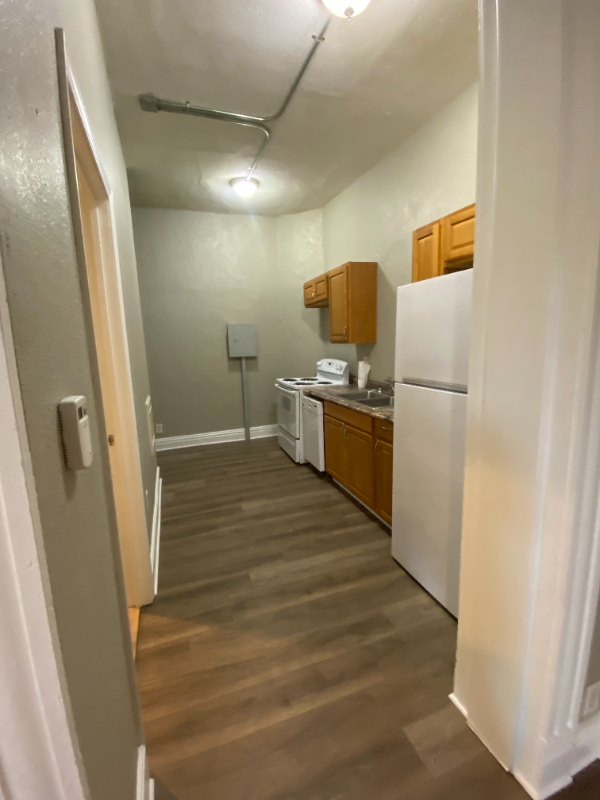 901 W 6th St #A - Photo 6 of 9