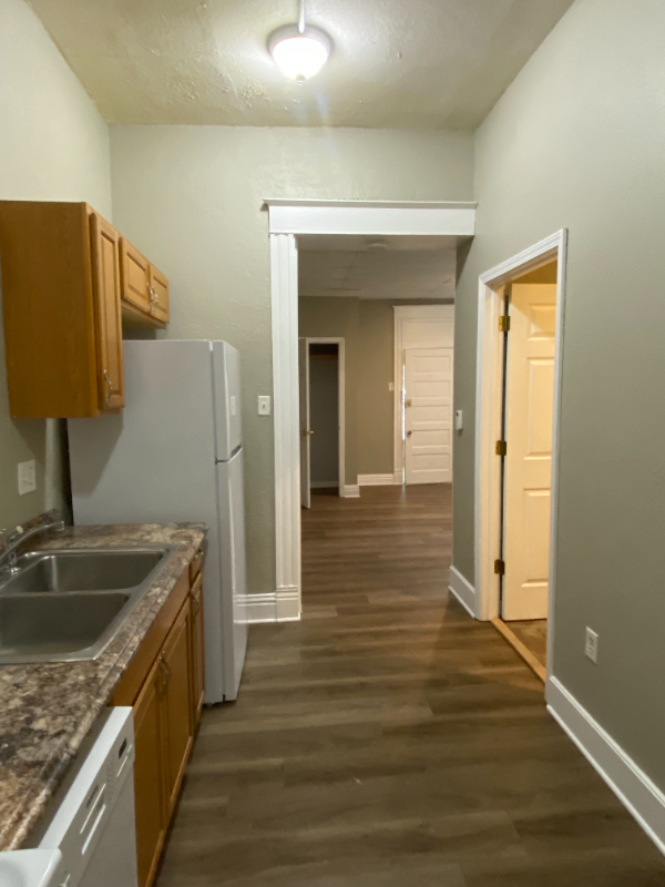 901 W 6th St #A - Photo 7 of 9