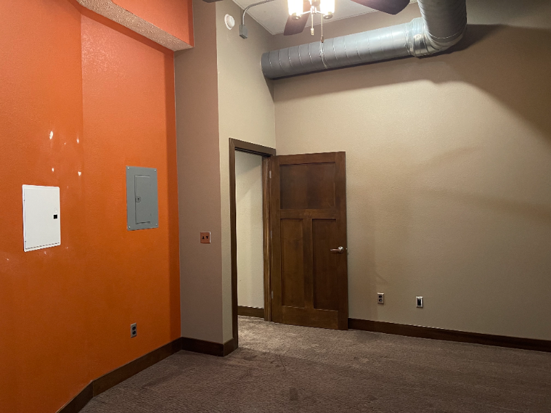 131 N Santa Fe Ave - Photo 4 of 6