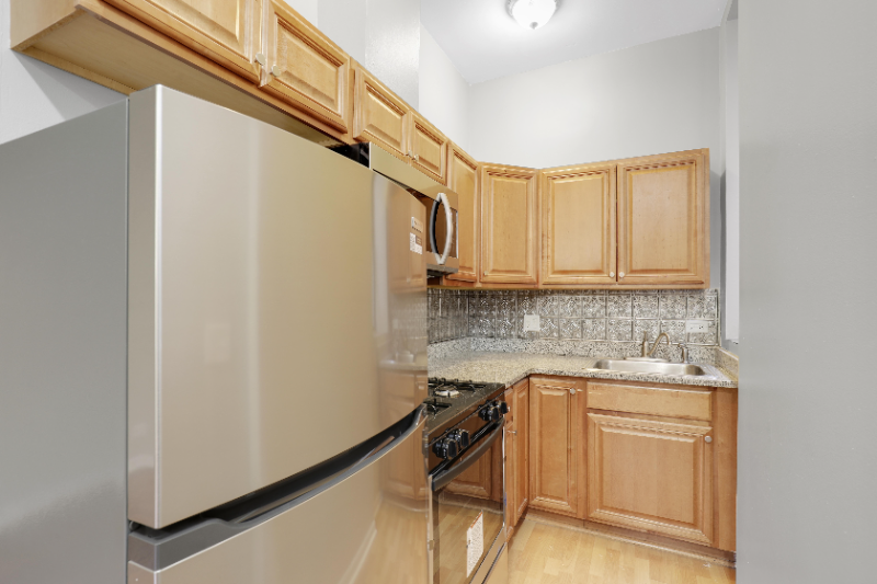 1726 N Sedgwick St #1R - Photo 3 of 6